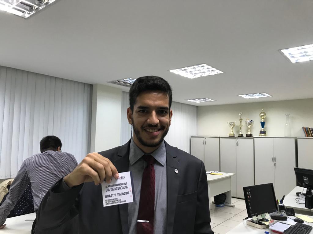 O advogado Carlos Felipe espera que a festa seja boa para relacionamento.