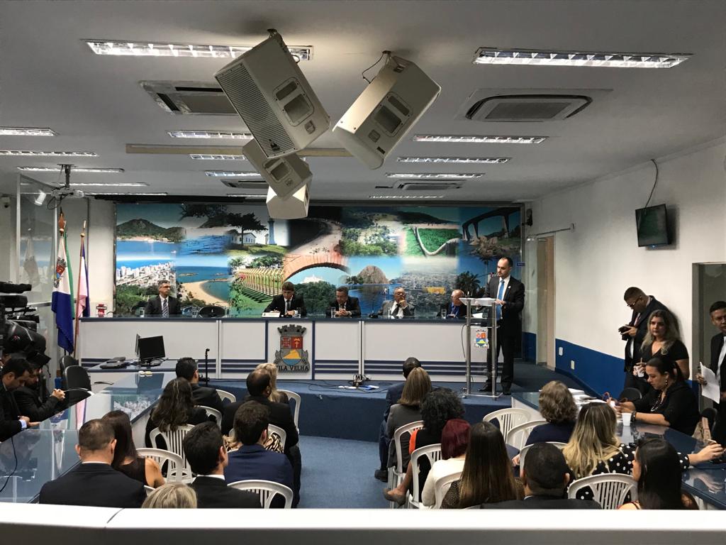 Sess&atilde;o solene em homenagem &agrave; advocacia capixaba na C&acirc;mara Municipal de Vila Velha.