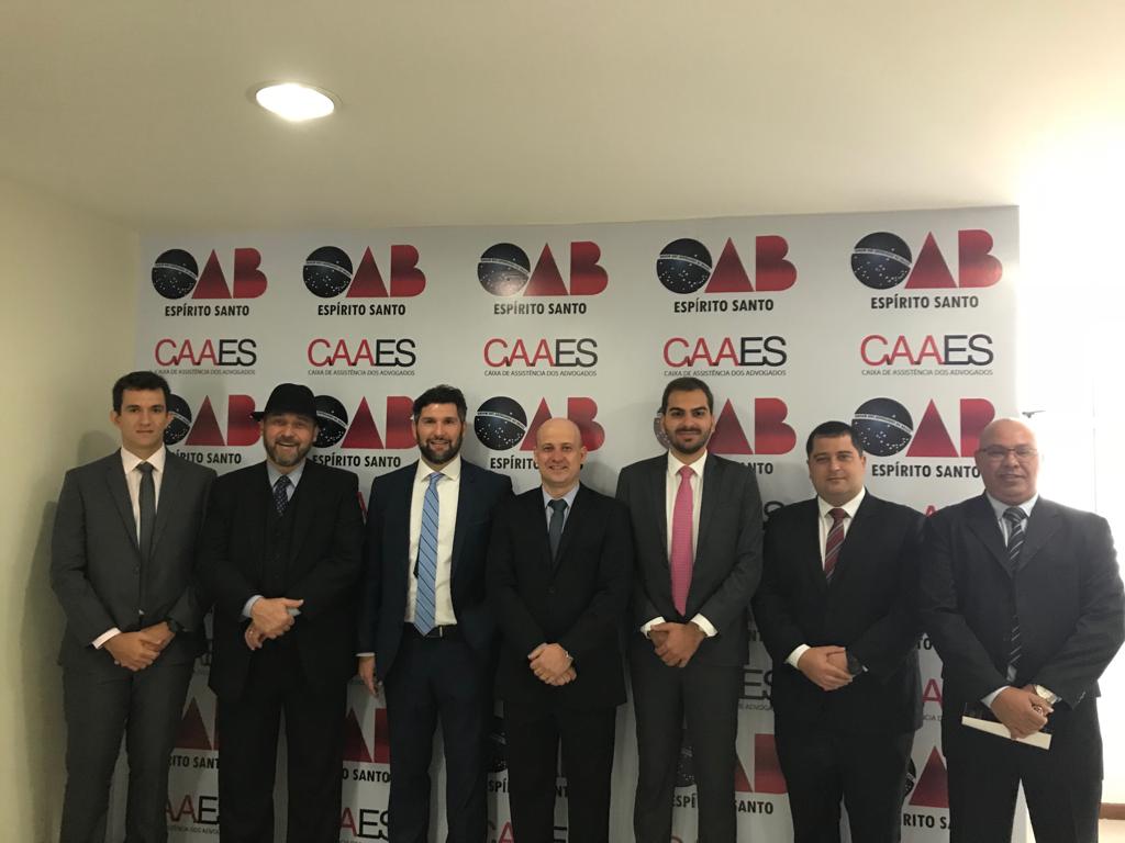 O presidente da Comiss&atilde;o, Gustavo Passos Corteletti, deu boas-vindas e disse ser a reuni&atilde;o ampliada a oportunidade de aprofundar os estudos sobre o &ldquo;Guia de Compliance para Escrit&oacute;rios de Advocacia&rdquo;, uma iniciativa pioneira da Comiss&atilde;o de Direito Empresarial.