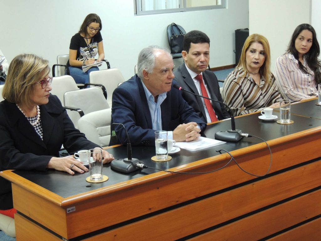 Secret&aacute;rio de Estado da Sa&uacute;de, Ricardo de Oliveira participou do debate. Foto: Divulga&ccedil;&atilde;o.