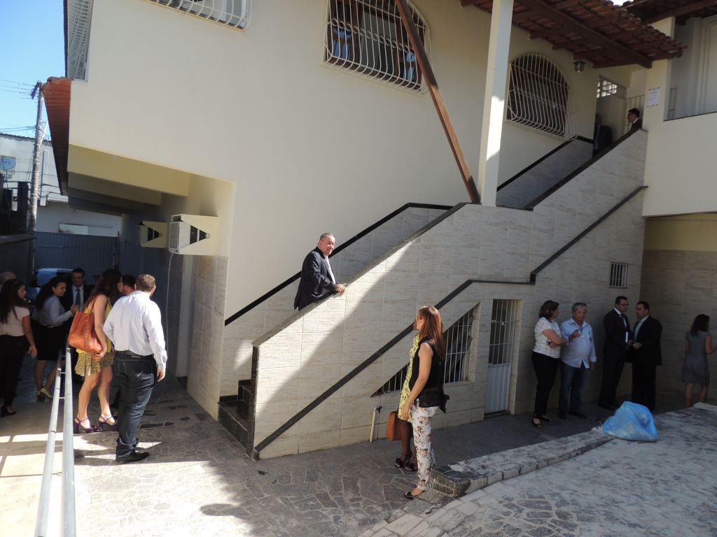 Escadas dificultam acesso. Foto: Divulga&ccedil;&atilde;o. 