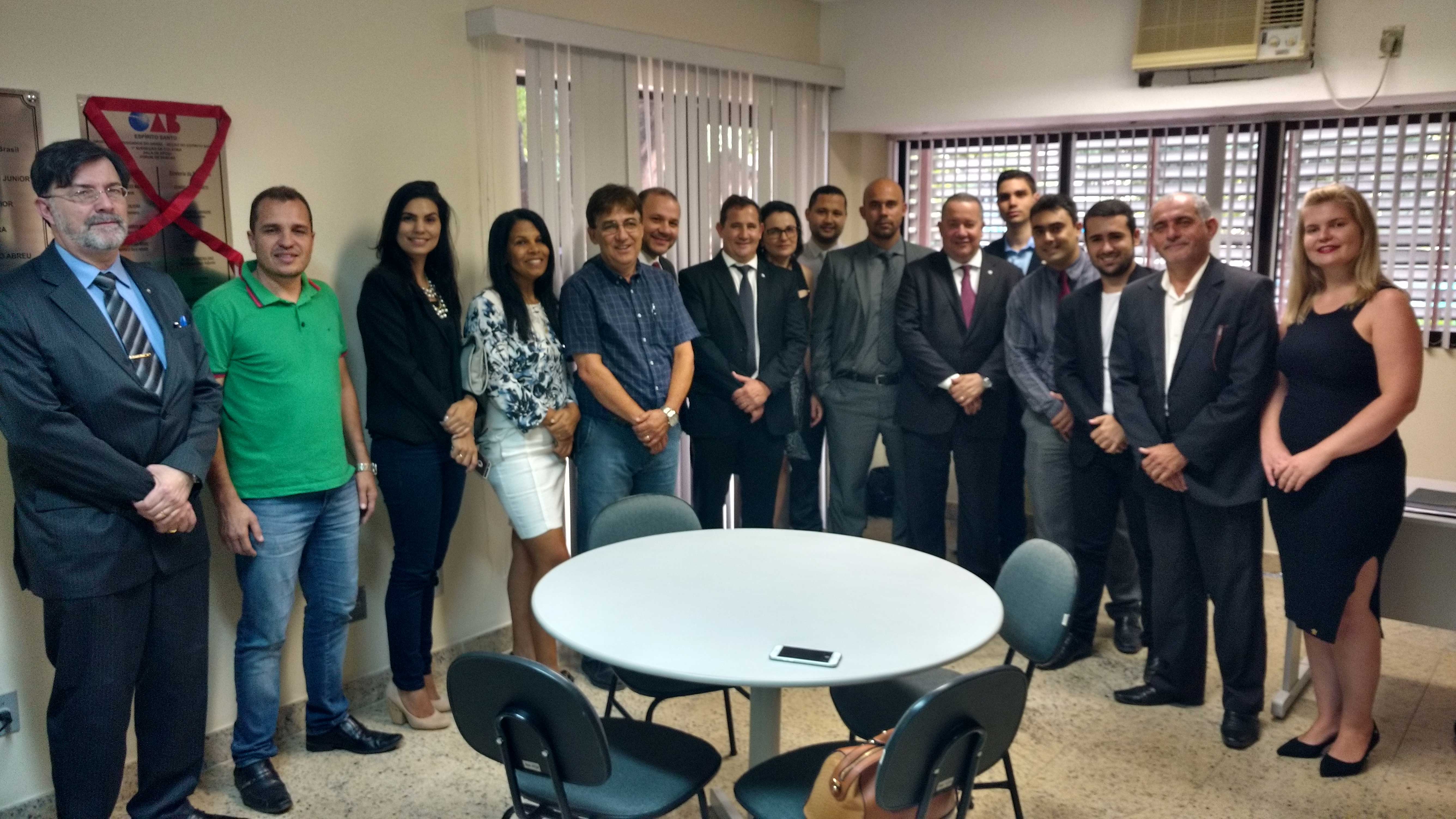Advocacia de Pancas e autoridades reunidas na nova sala da OAB-ES. Foto: Divulga&ccedil;&atilde;o. 