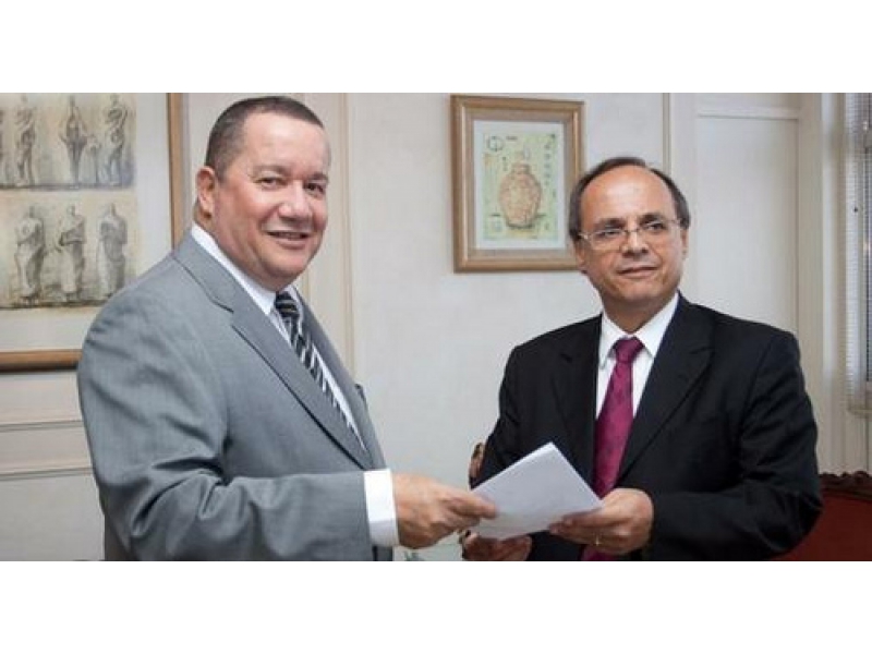 Presidente da OAB-ES entrega lista sêxtupla do quinto ao presidente do TRT-ES