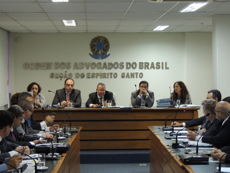 Simone Silveira e Érica Neves assinam livro de posse - Foto: divulgação