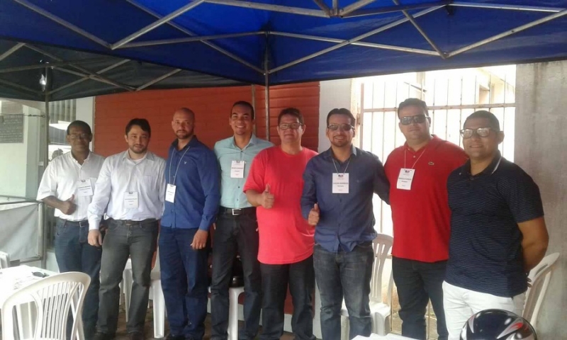 Da esquerda para a direita: Orenício Balbino (estagiário); os advogados Jefferson Paluci, Adan Santos e Bruno Machado; Israel Azeredo (presidente da Associação de Moradores); os advogados Lucas Azeredo e Marcelo Wernersbach; e Ismar Azeredo (estudante e morador)