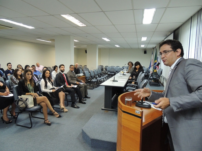 Ricardo Brum, secretário-geral da OAB-ES discursa na solenidade. Foto: Divulgação.