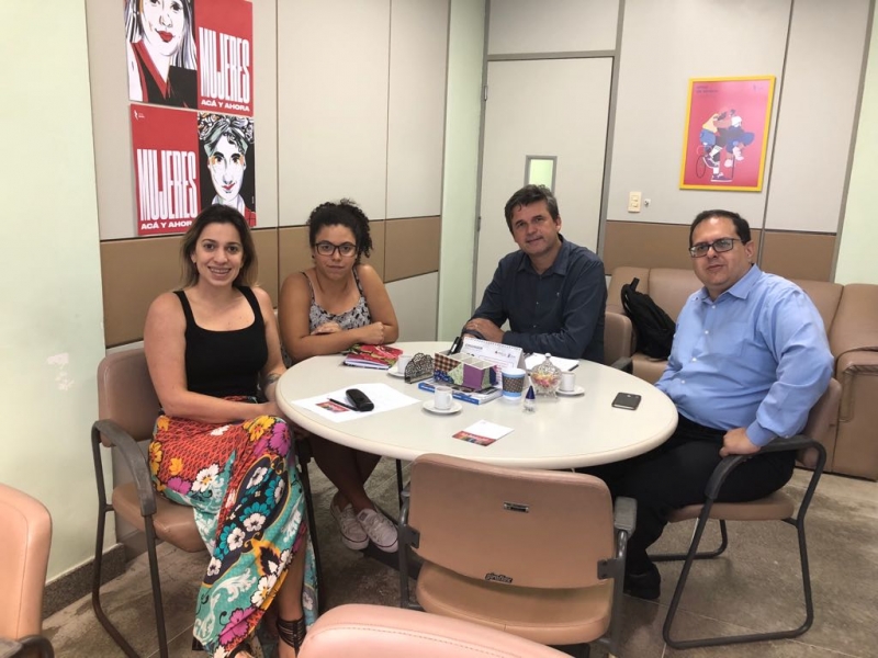 A secretária de Cidadania e Direitos Humanos de Vitoria, a advogada Nara Borgo, e a coordenadora municipal de Diversidade Sexual, Carolina Maria, receberam Luiz Guilherme Vello e Toninho Lopes