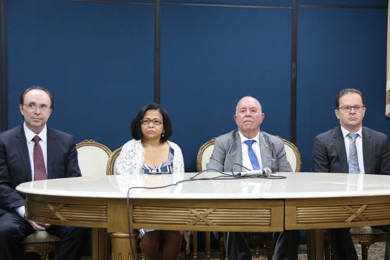 Desembargador Samuel Meira Brasil Júnior, Corregedor Geral da Justiça; Desembargadora Federal Daldice Maria Santana de Almeida, Conselheira do CNJ e coordenadora da Inspeção; Desembargador Sérgio Luiz Teixeira Gama, presidente do Tribunal de Justiça e Secretário-Geral da OAB-ES, Marcus Felipe Botelho