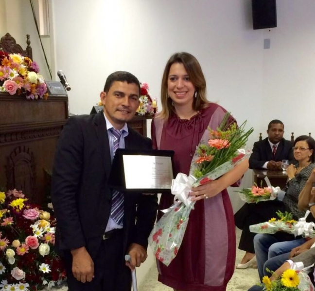 Nara Borgo recebe placa de Cidadã Panquense