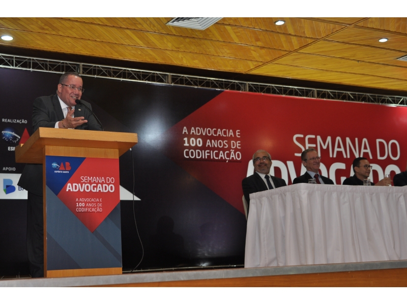 Homero Mafra discursando na abertura da Semana do Advogado
