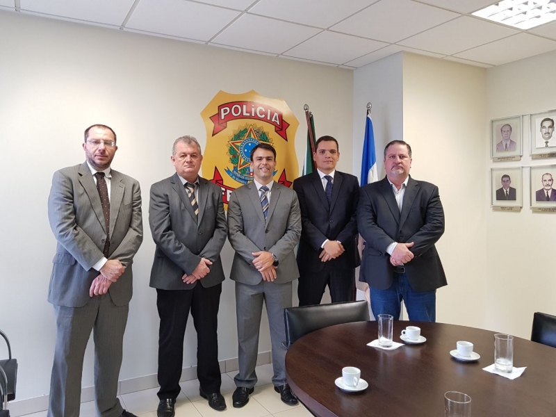 Comissão de Direitos e Prerrogativas reunida com superintendente da PF, Ildo Gaspareto. Foto; Divulgação.