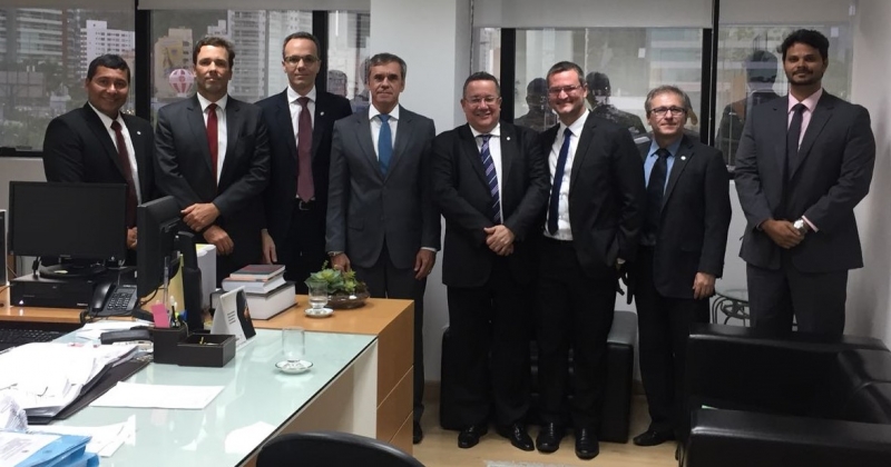 Os representantes da OAB-ES se reuniram com o desembargador supervisor e com o coordenador dos Juizados Especiais do TJ