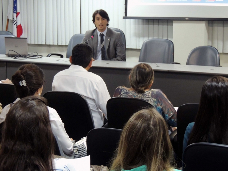 Advogados acompanham palestras na sede da OAB-ES. Foto: Divulgação.