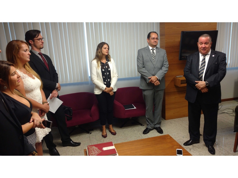 Entrega administrativa de carteiras. Foto: Divulgação.