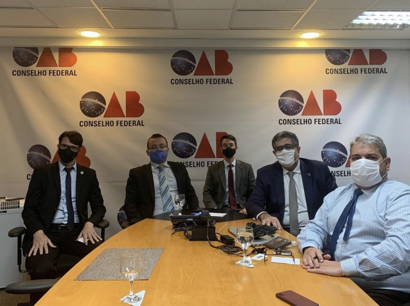 O presidente José Carlos Rizk Filho acompanhou o julgamento na sede do Conselho Federal da OAB, juntamente com representantes da Ordem