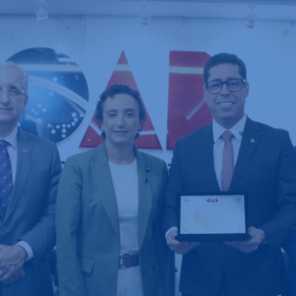 OAB-ES homenageia presidente da Assembleia Legislativa pela aprovação de três leis em defesa da advocacia