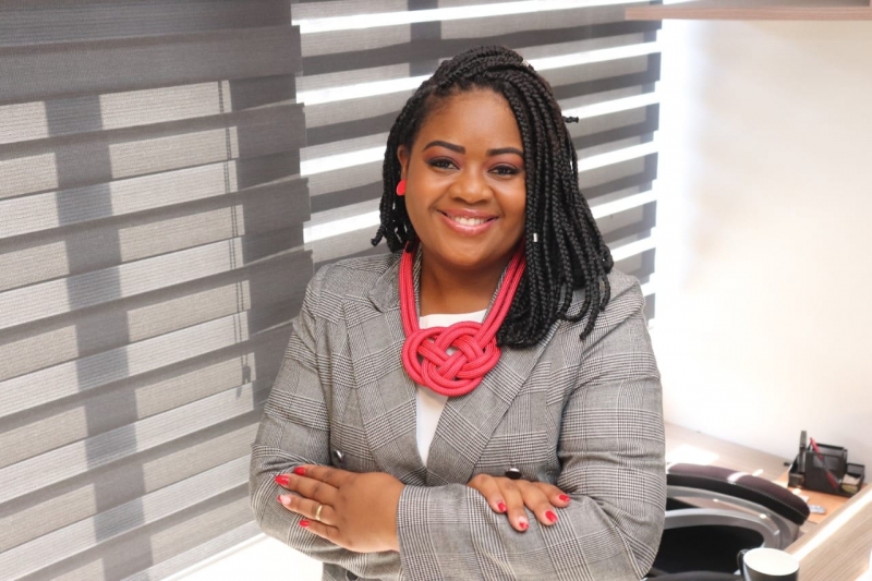 A presidente da Comissão de Igualdade Racial da Ordem dos Advogados do Brasil, Seccional Espírito Santo (OAB-ES), Hellen Tiburcio Tiago Marinho, reiterou sua indignação com o ataque sofrido pela advogada Fayda Belo.