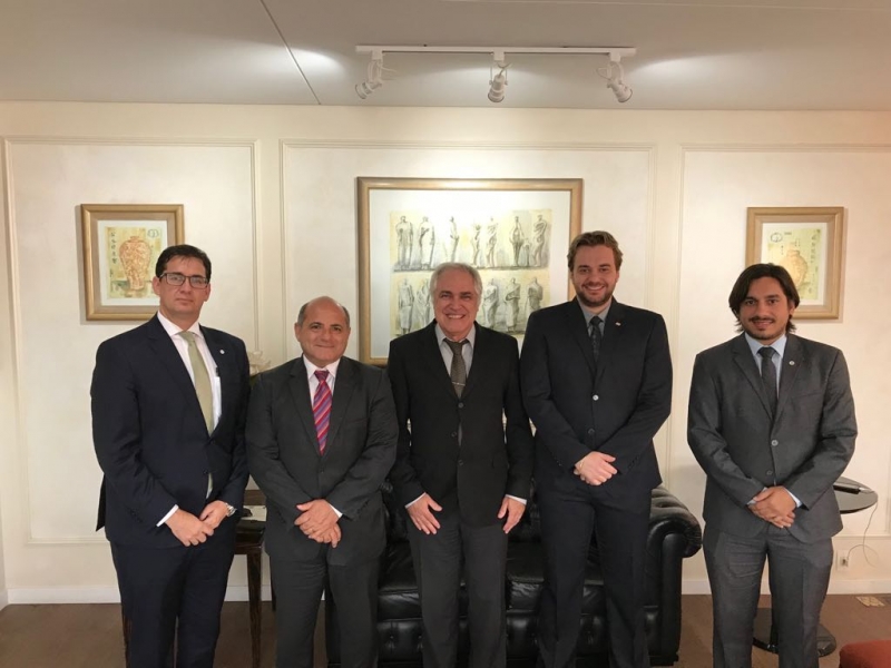 Da esquerda para a direita: o secretário geral da OAB-ES, Ricardo Brum, o juiz Roque Calsoni, o presidente do TRT, Mário Cantarino, o presidente da 5ª Subseção, Raony Fonseca e o advogado Bruno Santiago