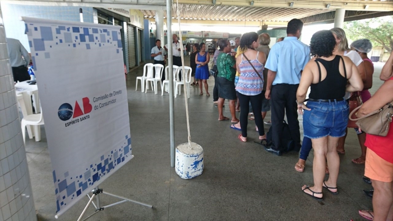 Logo cedo, no Terminal Laranjeiras, o publico já se organizava em filas para o atendimento.