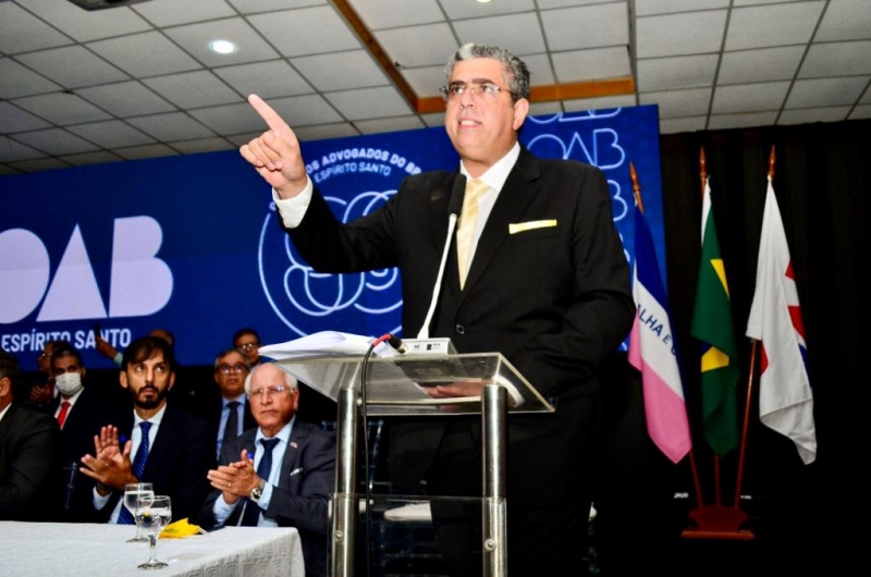 Presidente da OAB-ES faz um discurso emocionante durante a solenidade em comemoração aos 90 anos da Ordem e posse de diretorias, Conselhos e Comissões