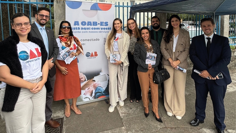 Orientação: Comissão realiza ação na porta do INSS