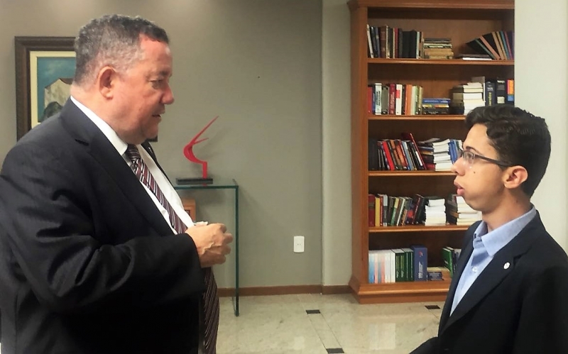 O advogado Cristian Ricardo Ferreira Júnior foi recebido pelo presidente da OAB-ES, Homero Mafra