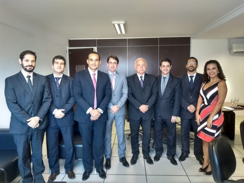 Eliezer Lins Santana (Procurador chefe do PEP), Jasson Hubner Amaral (Subprocurador para assuntos jurídicos), Francisco de Paula (Procurador Geral do Estado), Álvaro Duboc (Secretário de Estado de Planejamento), Gilmar Alves Batista ( Defensor Público Geral), o presidente, Paulo Roberto Barbosa, e Fabrício Santos e Karina Rocha, membros da Comissão.