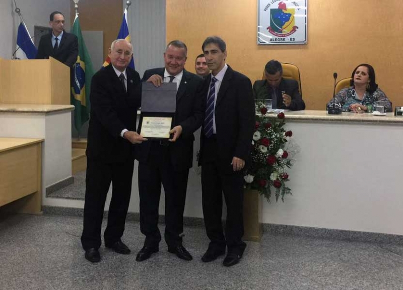 Homero Mafra recebeu homenagem na Câmara de Vereadores de Alegre. Foto: Divulgação.
